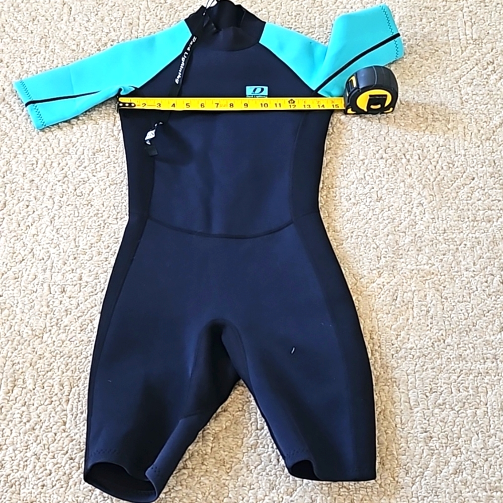 Wet Suit by Black Lighting 90% Neoprene Size 4 Excellent condition